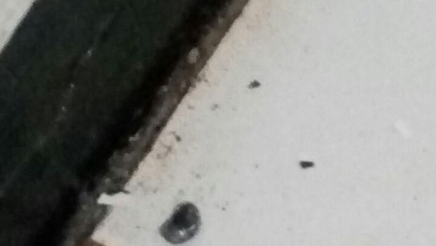 Tembakan yang mengenai tembok rumah warga.