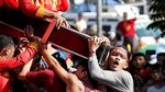 Foto: Lautan Manusia di Prosesi Black Nazarene yang Berujung Maut