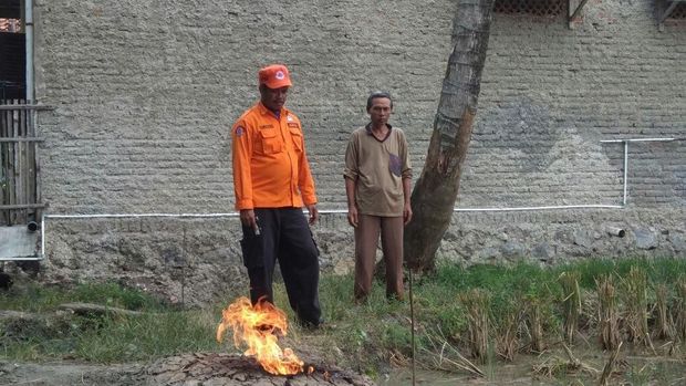 Semburan gas alam di Indramayu