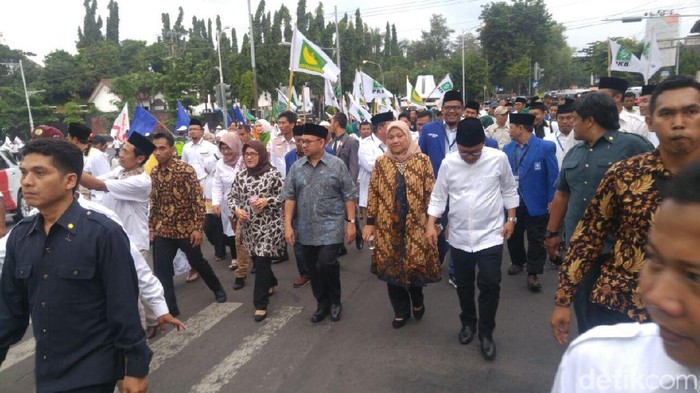 Jalan Kaki dari Masjid Baiturrahman, Sudirman-Ida Daftar Pilgub Jateng