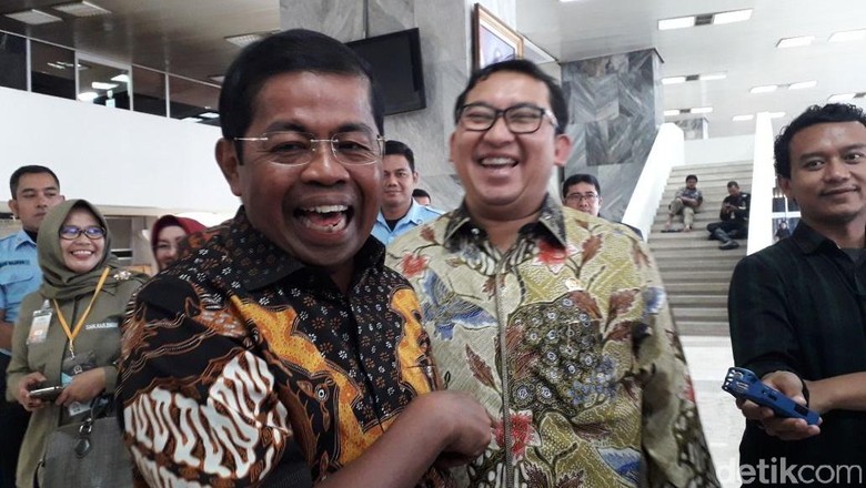 Fadli Zon Mention Jokowi di Twitter Soal Menteri Rangkap Jabatan Fadli Zon Mention Jokowi di Twitter Soal Menteri Rangkap Jabatan