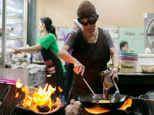 Kedai Kaki Lima Jay Fai di Bangkok Kembali Masuk Daftar Michelin Guide Bangkok