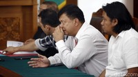 Pemohon mengajukan sah atau tidaknya penyidikan atas sengketa lahan milik negara di Mataram Lampung Tengah, sedangkan Termohon Bareskrim Polri menilai gugatan praperadilan yang dilakukan Gunawan Jusuf janggal atau aneh karena surat perintah penyidikan menurut KUHAP bukan merupakan objek praperadilan.