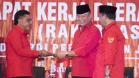 Anton mengakui sudah menjadi kader PDI-Perjuangan. Saya sebagai kader baru mohon diterima. Walaupun saya baru masuk PDIP, saya sejak kecil sudah suka warna merah, kata Anton. (Foto: ANTARA FOTO/M Agung Rajasa)