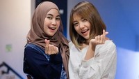 Meski begitu ia masih menjaga hubungan dengan rekannya di Cherrybelle. (Dok. Instagram/anisarahma_12)