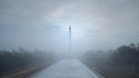 Kabut muncul setelah temperatur di Washington DC mulai menghangat (Foto: AFP)