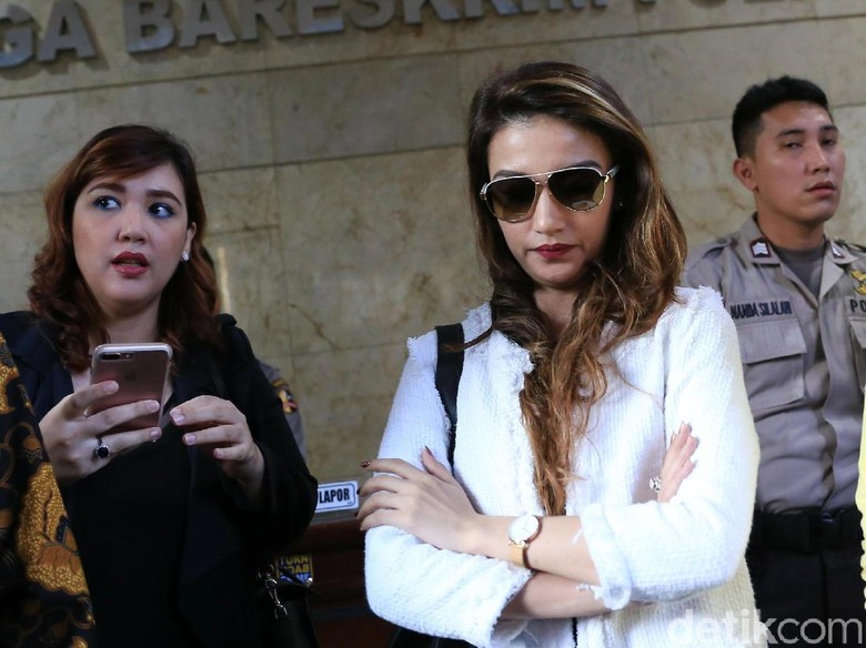 Duh! Bertemu Anak, Tsania Marwa Malah Ribut dengan Atalarik Syah Duh! Bertemu Anak, Tsania Marwa Malah Ribut dengan Atalarik Syah