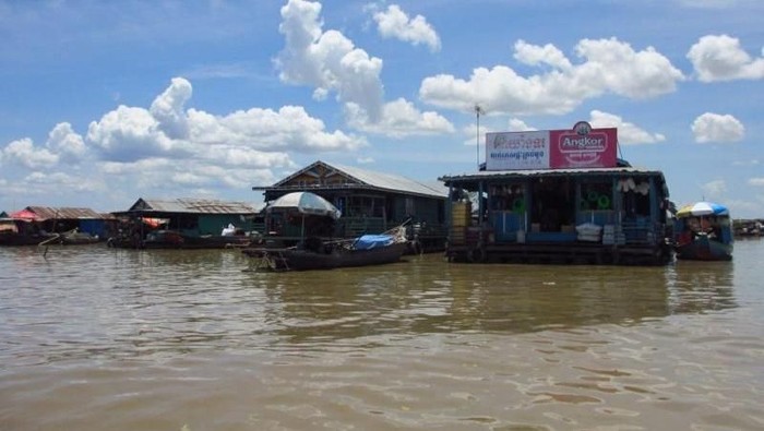 Ada Desa Terapung di Danau Terbesar se-Asia Tenggara