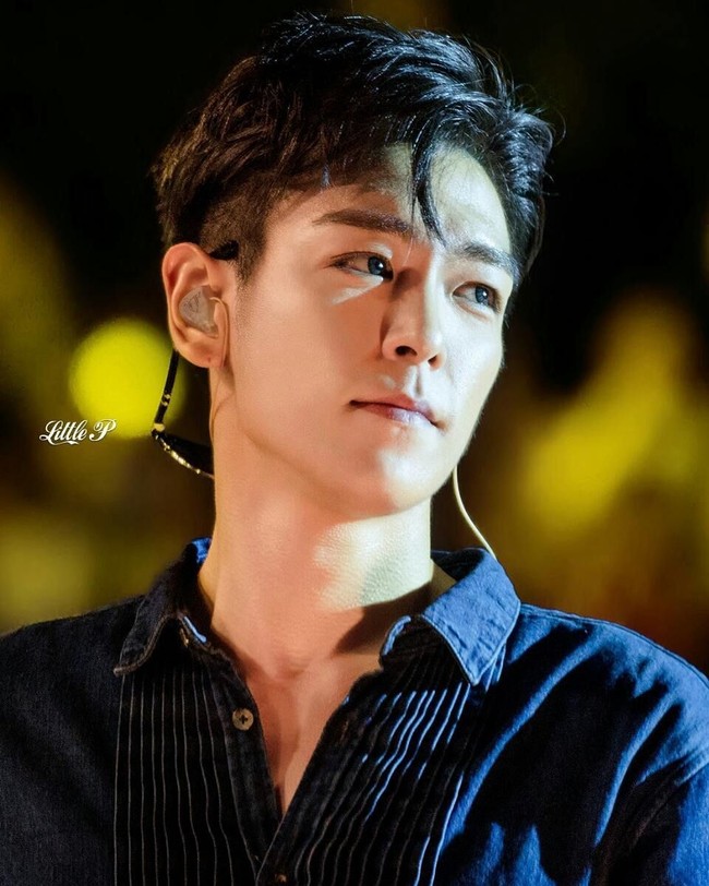 Tidak mengherankan jika TOP Bigbang disebut punya bentuk wajah sempurna. Selain tampan, ia dikenal punya bentuk mata dan alis unik yang membuatnya semakin menarik. Foto: Instagram