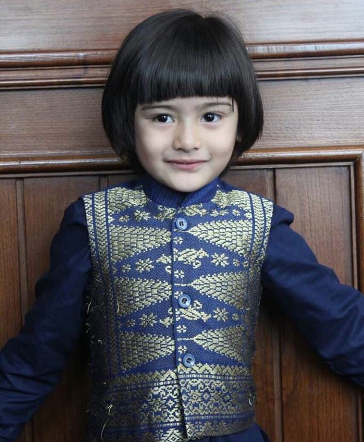 Ganteng dan Imut Banget Sih Bocah Ini, Anak Siapa Ya?