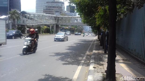 Papan Rambu Sudah Dicopot, Pemotor Mulai Lewati Jl Thamrin-Monas