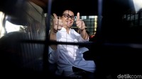 Miryam dan Novanto memang sedang menjalani pemeriksaan penyidik KPK. Miryam diperiksa sebagai saksi kasus proyek e-KTP untuk tersangka eks Dirut PT Quadra Solution Anang Sugiana. Sedangkan Setya Novanto diperiksa sebagai saksi terkait kasus pengembangan penanganan proyek-KTP.