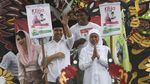 Salam Hormat Khofifah ke Pakde Karwo Saat Daftar Pilgub Jatim