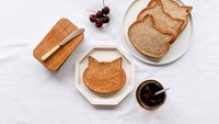 Roti ini bentuknya sama seperti wajah kucing. Bisa diolesi dengan selai untuk sarapan enak dan disandingkan dengan secangkir teh. Foto: Istimewa