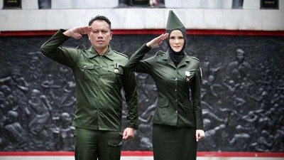 Mengintip Foto Prewedding Angel Lelga & Vicky Prasetyo Bertema Kebangsaan