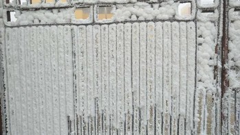 Bisa dibayangkan betapa dinginnya cuaca di sana. Tapi Wang berani berjalan jauh menerjangnya demi menuntut ilmu. Foto: Peoples Daily