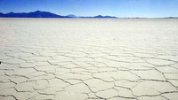 Salar De Uyuni di Bolivia muncul dalam Star Wars: The Last Jedi. Ladang garam ini menjadi latar adegan pertempuran antara Resistance dan First Order (AIZAR RALDES/AFP/AFP/Getty Images)