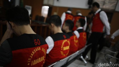 8 Terdakwa Penyelundupan 1 Ton Sabu Disidang di PN Selatan