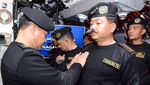 Kompak! Pose Menteri Jokowi Terima Brevet Kehormatan di Kapal Selam