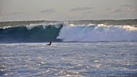 Pantai Nemberala terletak di Desa Nembrala, Kecamatan Rote Barat. Selain memiliki pantai dan pasir putih yang indah, gulungan ombak Pantai Nembrala juga sudah mendunia (Foto: Tuti Widiastuti/dTraveler)