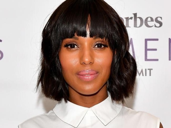 Potongan rambut blunt juga memberi look yang fresh seperti Kerry Washington. Stylist Takisha Sturdivant-Drew, adalah orang di balik perubahan gaya Kerry. Aku ingin punya gaya rambut yang tidak menutupi bahu karena aku suka bahuku terekspos, ujar Kerry. Foto: Getty Images