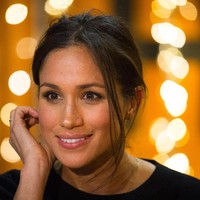 Tak sedikit pula netizen yang mengkritiknya. Mereka sepaham, Meghan sebagai calon istri seorang pangeran seharusnya bisa berpenampilan lebih rapi. Foto: Getty Images