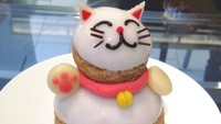 Menki Neko atau kucing pembawa keberuntungan ini jadi dessert enak buatan Dominique Ansel Tokyo. Cream puff dengan krim vanilla dan yuzu. Manis dan segar! Foto: Dok. detikFood
