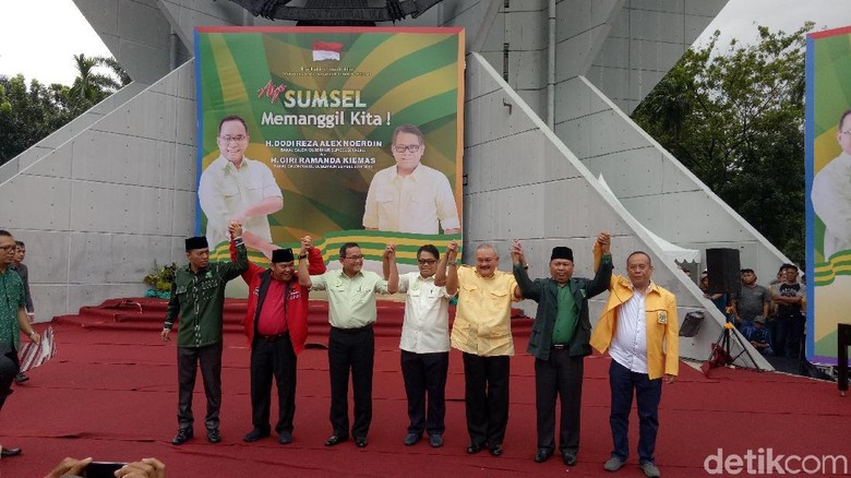 Dodi Alex Noerdin-Giri Kiemas Deklarasi di Monumen Perjuangan Dodi Alex Noerdin-Giri Kiemas Deklarasi di Monumen Perjuangan