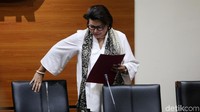 Komisioner KPK Basaria Panjaitan bersiap menggelar konferensi pers perihal penetapan status tersangka kepada mantan pengacara Setya Novanto dan dokter yang menanganinya saat di Rumah Sakit Permata Hijau.
