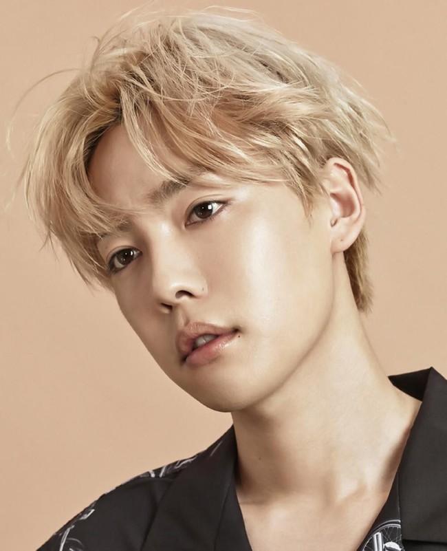 Jinwoo Winner disebut sebagai salah satu idol tertampan dari YG Entertainment. Para dokter bedah dan dokter gigi pun menganggapnya punya bentuk wajah sempurna. Foto: Instagram