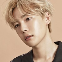Jinwoo Winner disebut sebagai salah satu idol tertampan dari YG Entertainment. Para dokter bedah dan dokter gigi pun menganggapnya punya bentuk wajah sempurna. Foto: Instagram