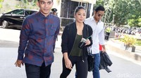 Tak ada komentar apa pun dari mereka.