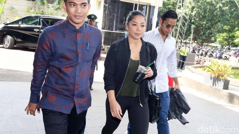 2 Anak Novanto Bungkam Usai Diperiksa KPK 2 Anak Novanto Bungkam Usai Diperiksa KPK