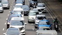 Pantauan detikcom di Jl MH Thamrin, Jakarta Pusat, Rabu (10/1/2018), banyak pengendara yang mulai melintasi ruas jalan Thamrin. Baik menuju Bundaran HI maupun menuju Monas.: Agung Pambudhy