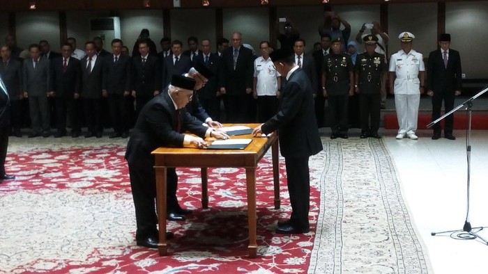 Anies Lantik 8 Pejabat Baru, Termasuk Rustam Effendi