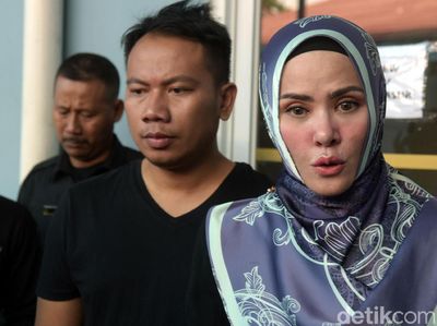 Angel Lelga Setia Dampingi Vicky Prasetyo