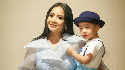10 Gaya Anak Raffi Ahmad Pakai Kaus Kenzo Hingga Sepatu Gucci Jutaan Rupiah