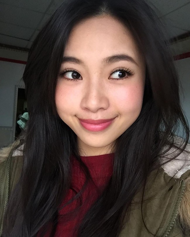 Mengenakan makeup natural flawless, Jessica juga terlihat memesona. Foto: Instagram