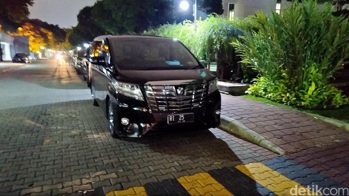 Malam-malam, Sejumlah Menteri Jokowi Kumpul di Sekretariat Negara