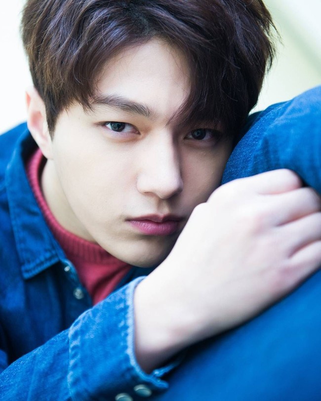 Idol tampan lain yang dianggap punya bentuk wajah sempurna adalah L Infinite. Pemilik nama asli Kim Myung Soo ini memang punya wajah tampan sekaligus imut seperti seorang model. Foto: Instagram