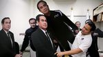 Ketika Sosok PM Thailand Berubah Jadi Replika Karton