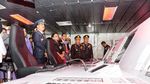 Kompak! Pose Menteri Jokowi Terima Brevet Kehormatan di Kapal Selam
