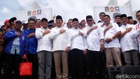 Sudrajat-Syaikhu merupakan pasangan calon yang diusung Partai Gerindra,PKS dan PAN. Keduanya terlihat tiba di lokasi acara, Rabu (10/1/2019) sekitar pukul 10.00 WIB.