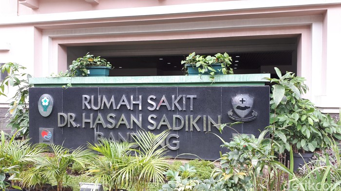 4 Paslon Pilgub Jabar Tes Kesehatan di RSHS Bandung