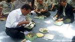 Wah, Mentan Makan Siang Lesehan Bareng Sopir hingga OB