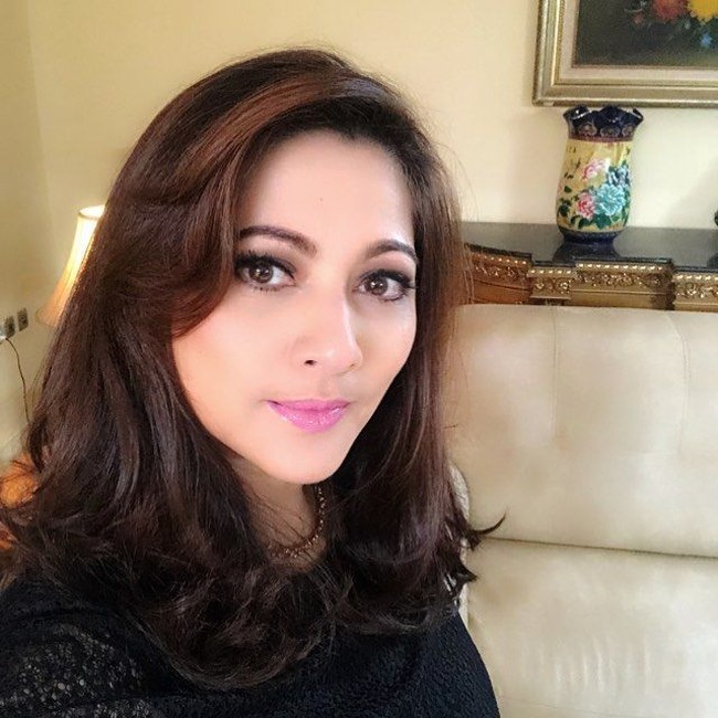 Cut Keke mengawali karirnya sebagai model. Artis berdarah Aceh yang satu ini memiliki paras cantik yang tak luntur meski usianya tak muda lagi. Foto: Instagram