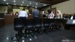 Jalani Sidang, Novanto Khusyuk Dengarkan Saksi