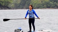 Ini salah satu gaya sporty Susi saat paddling di laut Sabang. Dok. Pribadi.
