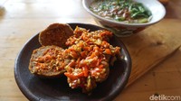Di warung bakso ini uang Rp 25.000 bisa dapat semangkuk Bakso Mangkuk Baper dan Bakso Judes Penyet. Tempatnya ada di Jalan Pangkalan Jati I No. 15, Cinere Gandul, Depok. Foto: Dok. detikFood
