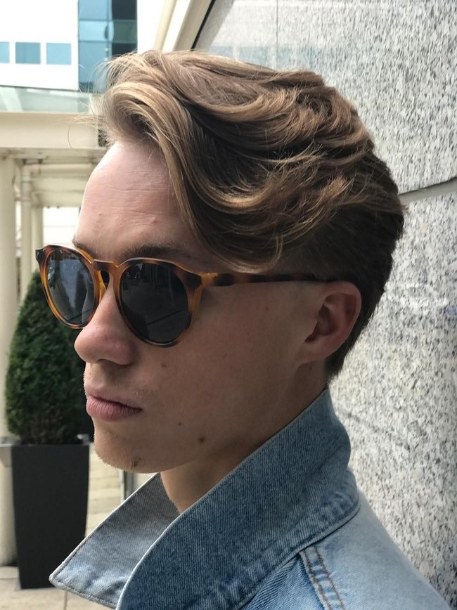 Mau tampil ala hipster? Side Part Hairstyle atau model rambut belah samping bisa jadi pilihan. (Foto: ist.)